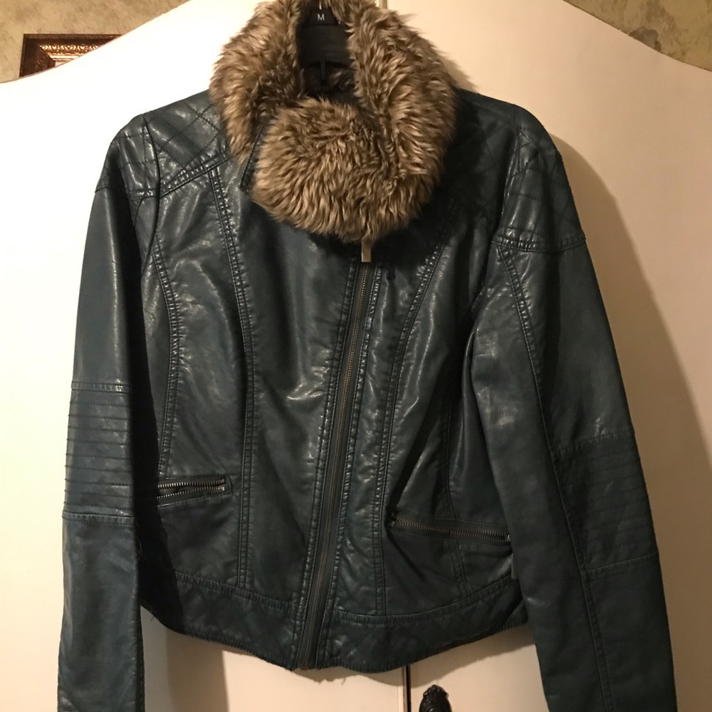 Very Cute dark blue leather jacket fur on collar.